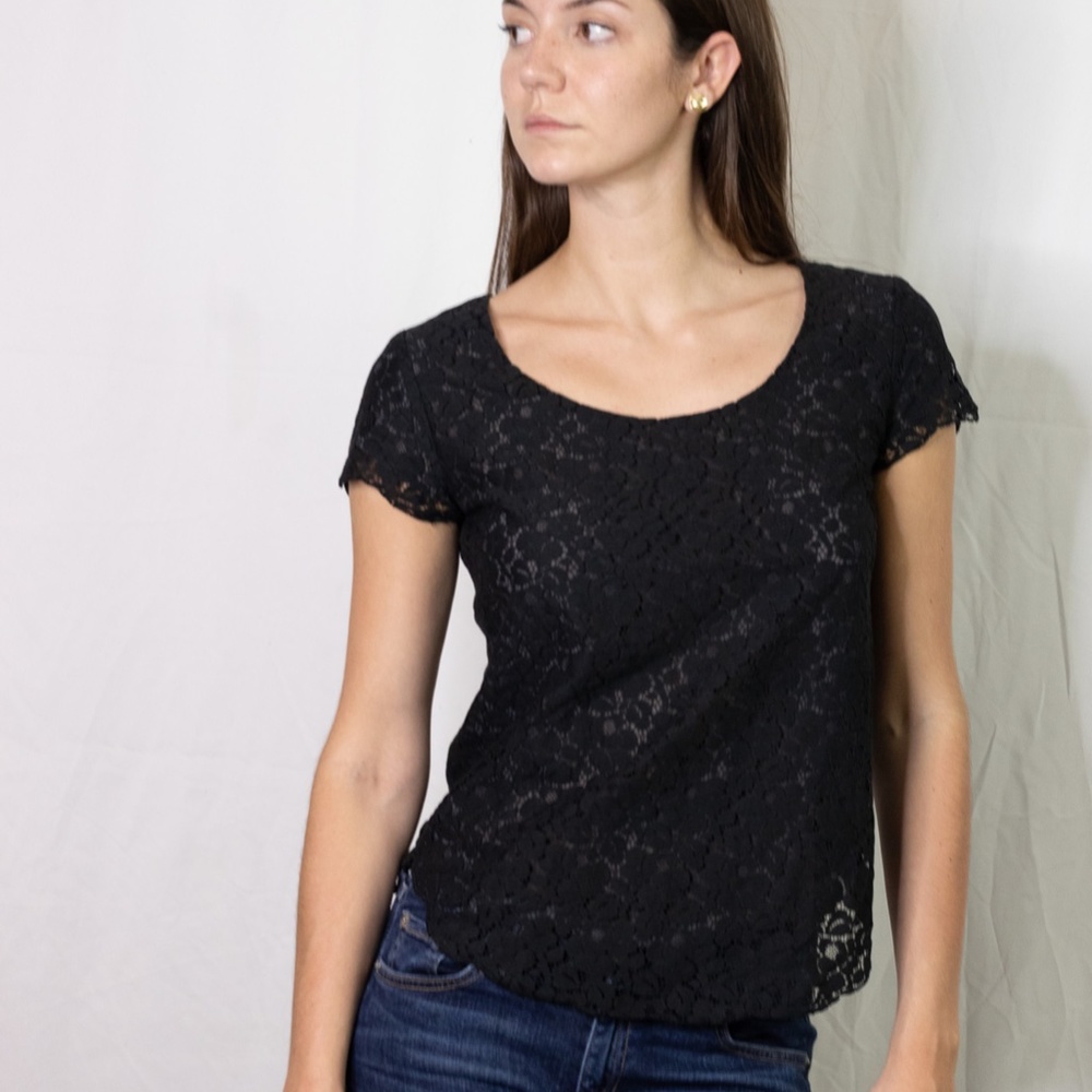 Talula Aritzia black floral lace short sleeve top